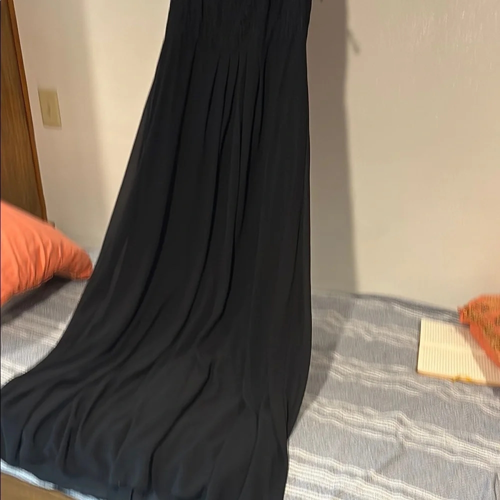 Elegant Black Lace Evening Dress - Picture 2 of 5